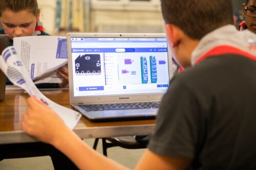 Kids coding a microbit project.